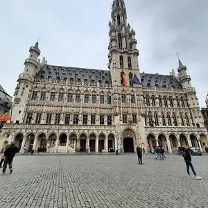https://the-place-to-b.brusselshotelsbook.com